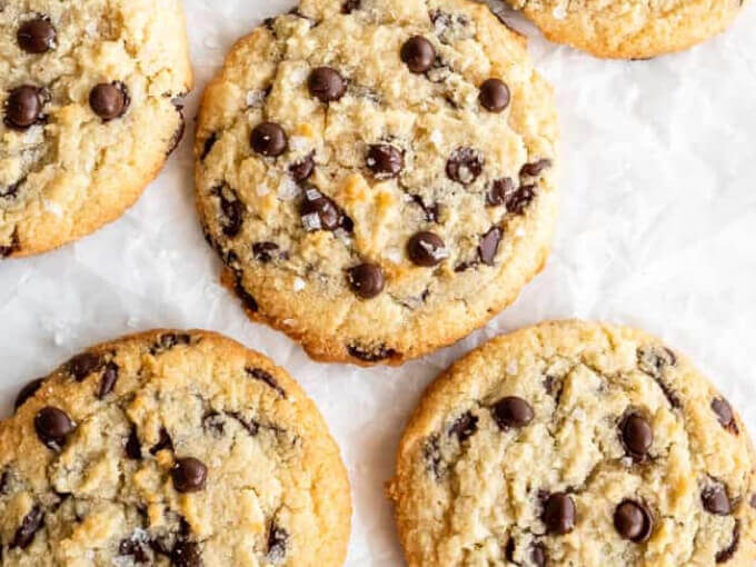 Keto Chocolate Chip Cookies