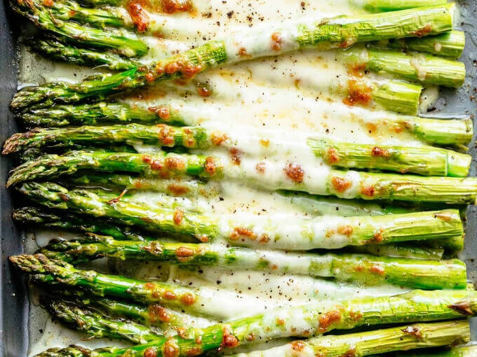 Keto Garlic Roasted Asparagus